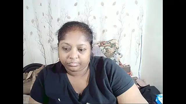 Snapshot of Indiantasha chatting on 11/17/25, 04:13 Indiantasha online show from 11/17/25, 04:13