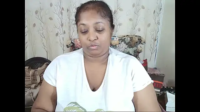 Snapshot of Indiantasha chatting on 06/08/26, 04:29 Indiantasha online show from 06/08/26, 04:29