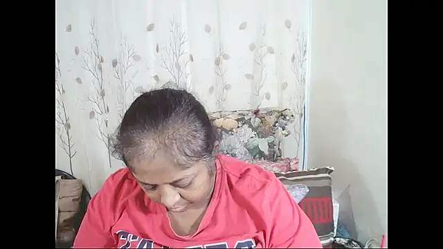 Snapshot of Indiantasha chatting on 06/18/26, 04:44 Indiantasha online show from 06/18/26, 04:44