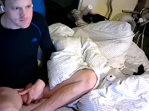 Snapshot of londonfuckwhore chatting on 12/03/24, 11:57 londonfuckwhore online show from 12/03/24, 11:57