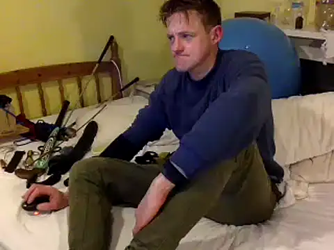 Snapshot of londonfuckwhore chatting on 12/23/24, 02:24 londonfuckwhore online show from 12/23/24, 02:24