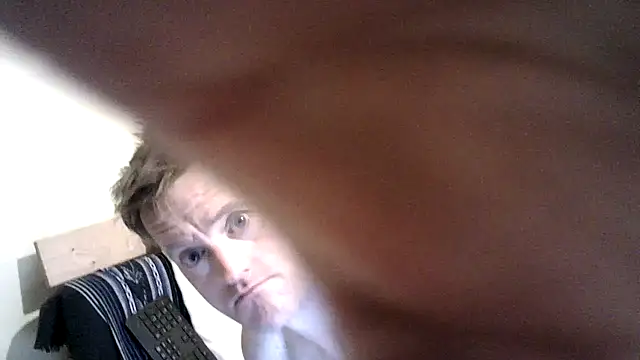 Snapshot of londonfuckwhore chatting on 09/25/25, 12:14 londonfuckwhore online show from 09/25/25, 12:14