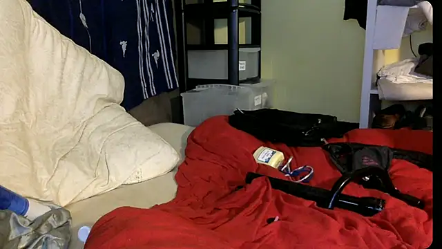 Snapshot of londonfuckwhore chatting on 11/15/25, 03:15 londonfuckwhore online show from 11/15/25, 03:15