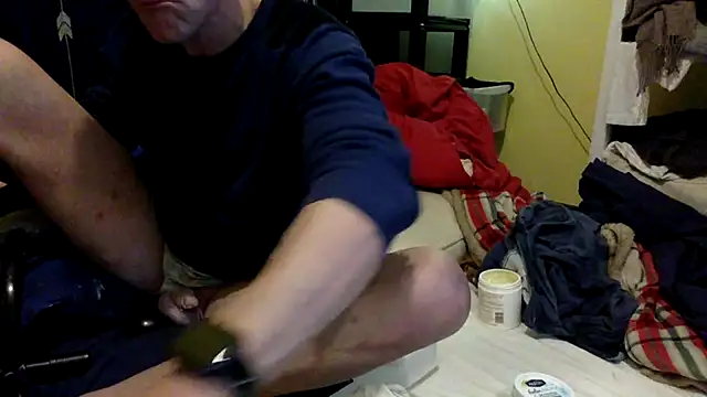 Snapshot of londonfuckwhore chatting on 12/01/25, 01:10 londonfuckwhore online show from 12/01/25, 01:10