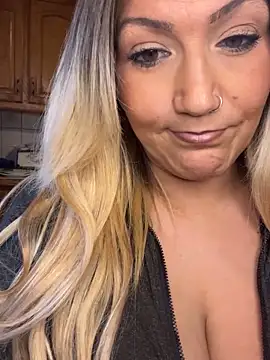 LittleMissEeve online show from 03/04/25, 10:05