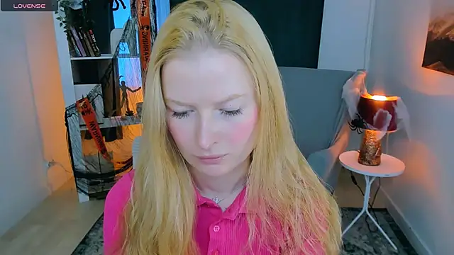 Laly Peach online show from 10/25/25, 12:34