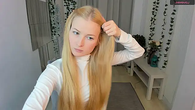 Laly Peach online show from 12/17/25, 05:08