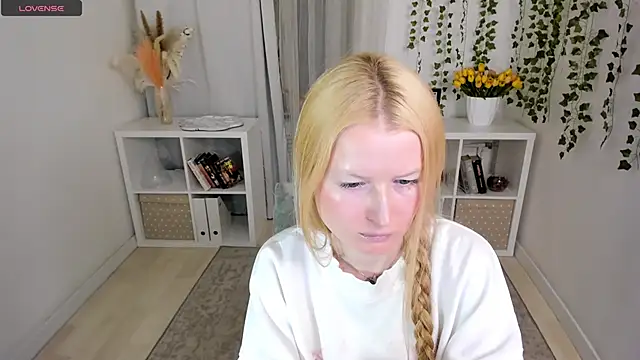 Laly Peach online show from 04/23/26, 01:13