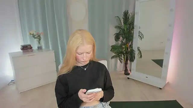 Laly Peach online show from 06/16/26, 11:57