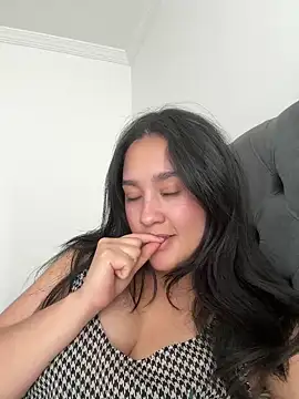 Snapshot of Nina_lovi chatting on 12/08/24, 09:30 Nina lovi online show from 12/08/24, 09:30