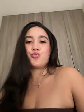 Nina lovi online show from 06/14/26, 12:30