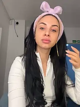 Snapshot of MeganHopeX chatting on 12/12/24, 06:03 MeganHopeX online show from 12/12/24, 06:03