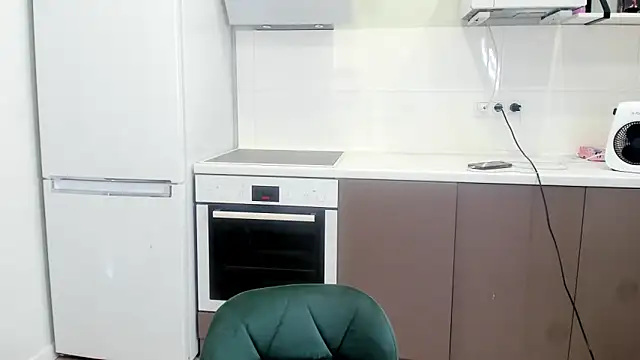 Snapshot of Your_Masha chatting on 10/22/25, 08:58 Your Masha online show from 10/22/25, 08:58