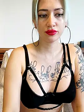 Snapshot of Fuck-Gina chatting on 11/11/25, 10:26 Fuck-Gina online show from 11/11/25, 10:26