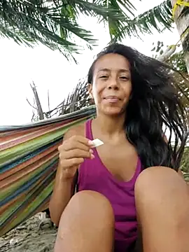 Snapshot of Luna-Natural chatting on 10/27/25, 04:00 Luna-Natural online show from 10/27/25, 04:00