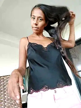 Snapshot of Luna-Natural chatting on 12/13/25, 08:36 Luna-Natural online show from 12/13/25, 08:36