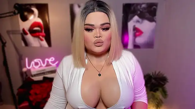 KarolinaThompson online show from 10/22/25, 05:56