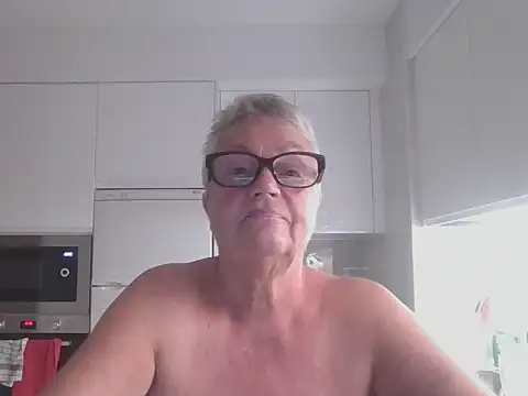 GrannyChrissy68 online show from 10/11/25, 09:02