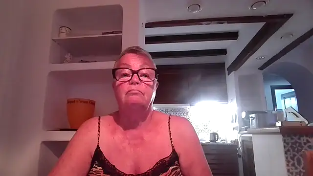 GrannyChrissy68 online show from 10/25/25, 08:47