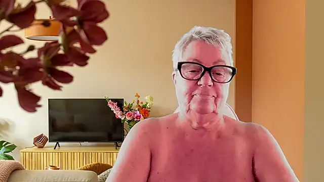 GrannyChrissy68 online show from 02/06/26, 02:20