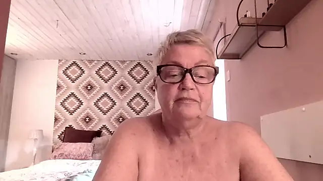 GrannyChrissy68 online show from 02/28/26, 01:45