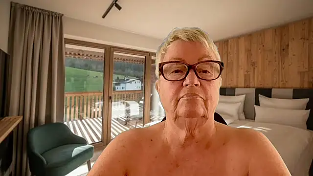 GrannyChrissy68 online show from 03/12/26, 12:22