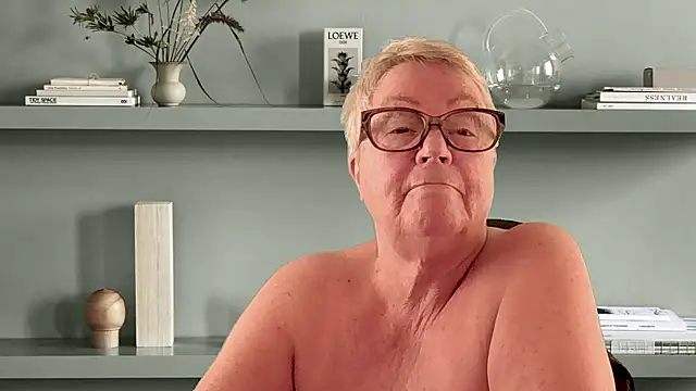 GrannyChrissy68 online show from 03/20/26, 04:23