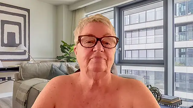 GrannyChrissy68 online show from 04/05/26, 12:46
