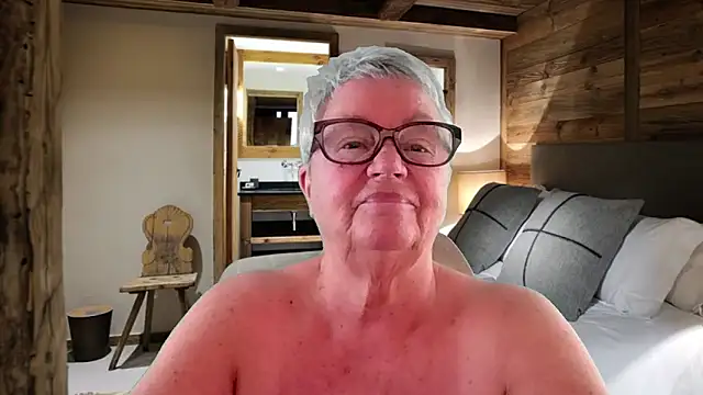 GrannyChrissy68 online show from 04/20/26, 09:16