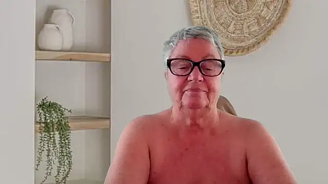GrannyChrissy68 online show from 05/29/26, 02:15