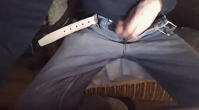 Snapshot of Hunzi123 chatting on 02/20/25, 06:39 Hunzi123 online show from 02/20/25, 06:39