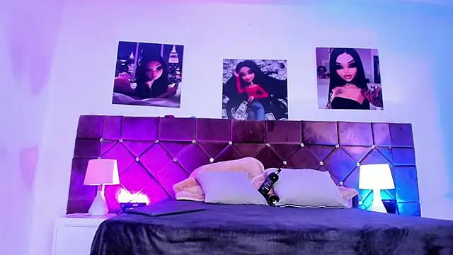 Snapshot of Ariana_lopezz chatting on 03/05/25, 12:33 Ariana lopezz online show from 03/05/25, 12:33