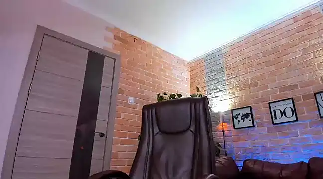 Snapshot of SteveTiger chatting on 01/19/25, 01:55 SteveTiger online show from 01/19/25, 01:55