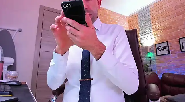 Snapshot of SteveTiger chatting on 01/23/25, 10:43 SteveTiger online show from 01/23/25, 10:43