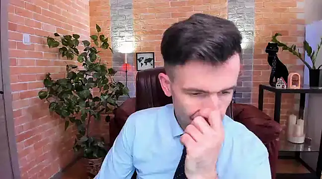 Snapshot of SteveTiger chatting on 02/04/25, 12:00 SteveTiger online show from 02/04/25, 12:00