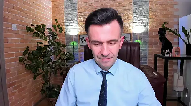 Snapshot of SteveTiger chatting on 02/05/25, 01:11 SteveTiger online show from 02/05/25, 01:11