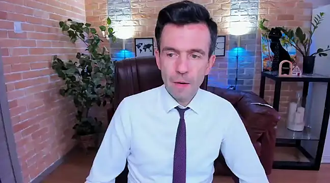 Snapshot of SteveTiger chatting on 03/12/25, 08:51 SteveTiger online show from 03/12/25, 08:51