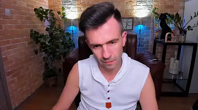 Snapshot of SteveTiger chatting on 03/17/25, 04:11 SteveTiger online show from 03/17/25, 04:11