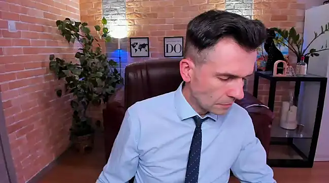 Snapshot of SteveTiger chatting on 03/18/25, 12:47 SteveTiger online show from 03/18/25, 12:47