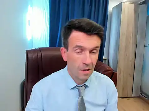 Snapshot of SteveTiger chatting on 09/17/25, 12:29 SteveTiger online show from 09/17/25, 12:29