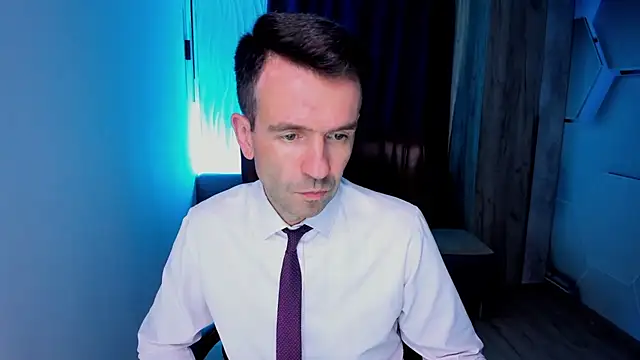 Snapshot of SteveTiger chatting on 10/10/25, 12:15 SteveTiger online show from 10/10/25, 12:15