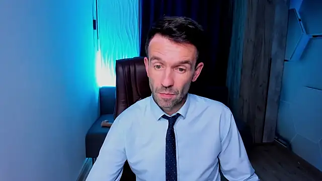 Snapshot of SteveTiger chatting on 10/12/25, 03:44 SteveTiger online show from 10/12/25, 03:44