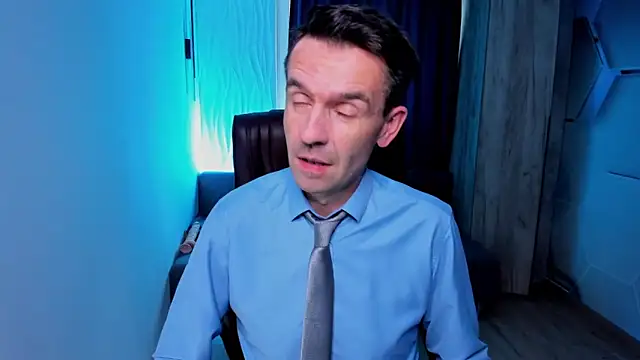 Snapshot of SteveTiger chatting on 10/13/25, 12:38 SteveTiger online show from 10/13/25, 12:38