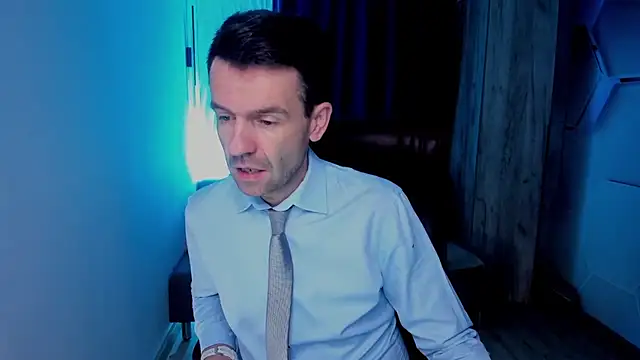 Snapshot of SteveTiger chatting on 10/19/25, 03:40 SteveTiger online show from 10/19/25, 03:40