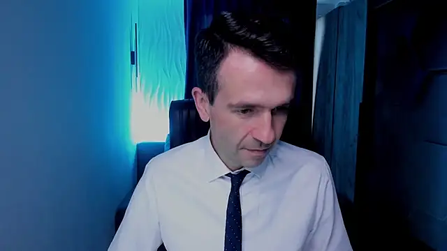 Snapshot of SteveTiger chatting on 10/20/25, 01:22 SteveTiger online show from 10/20/25, 01:22