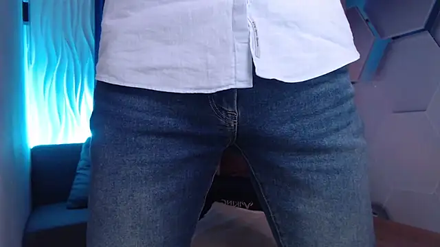 Snapshot of SteveTiger chatting on 10/27/25, 03:38 SteveTiger online show from 10/27/25, 03:38