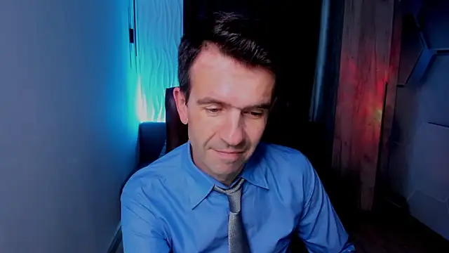 Snapshot of SteveTiger chatting on 10/28/25, 01:47 SteveTiger online show from 10/28/25, 01:47