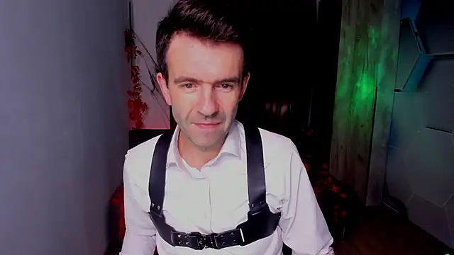 Snapshot of SteveTiger chatting on 11/02/25, 03:31 SteveTiger online show from 11/02/25, 03:31