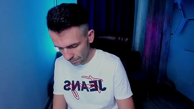 Snapshot of SteveTiger chatting on 11/05/25, 12:05 SteveTiger online show from 11/05/25, 12:05