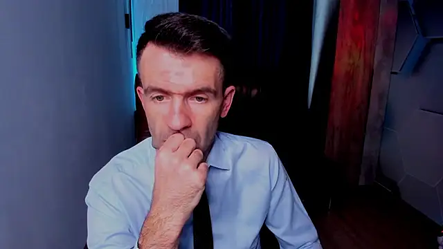 Snapshot of SteveTiger chatting on 11/11/25, 11:32 SteveTiger online show from 11/11/25, 11:32